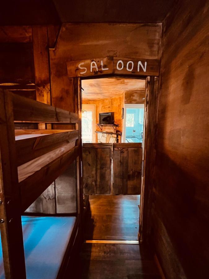 Апартаменты Old West House Pantano De San Juan Сан-Мартин-де-Вальдейглесьяс Экстерьер фото