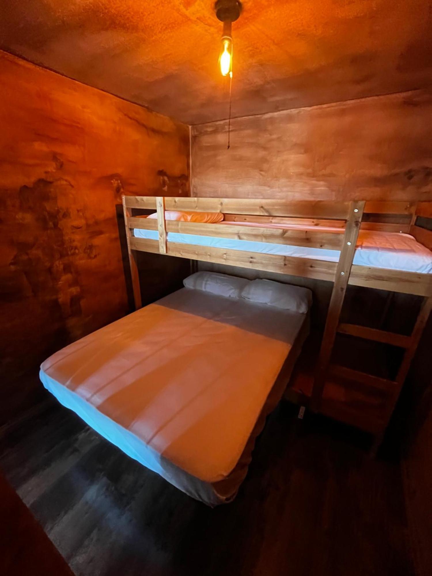 Апартаменты Old West House Pantano De San Juan Сан-Мартин-де-Вальдейглесьяс Экстерьер фото